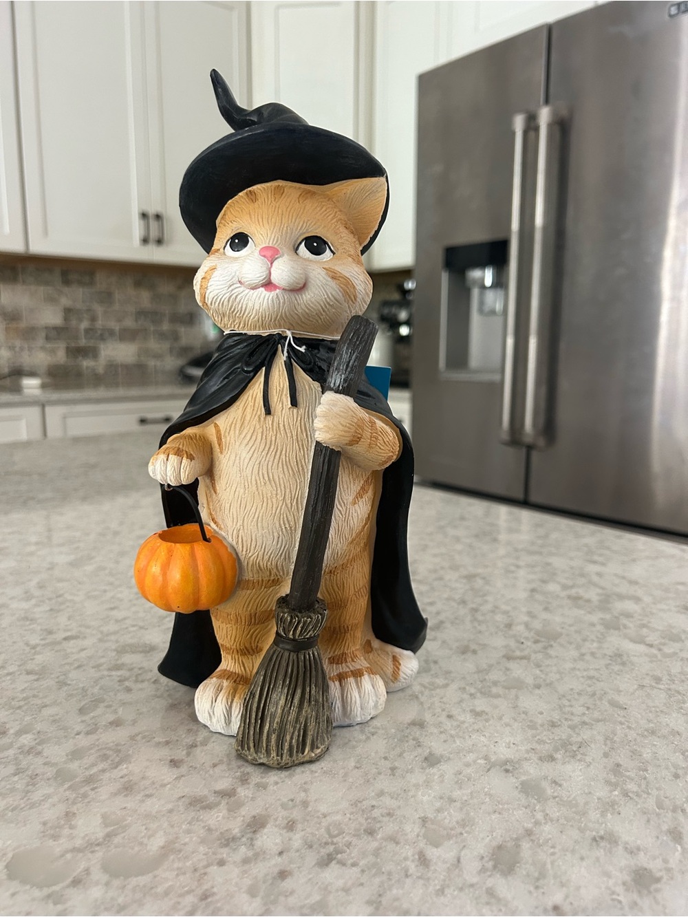 “New” Humane World For Animals Halloween Cat Figurine